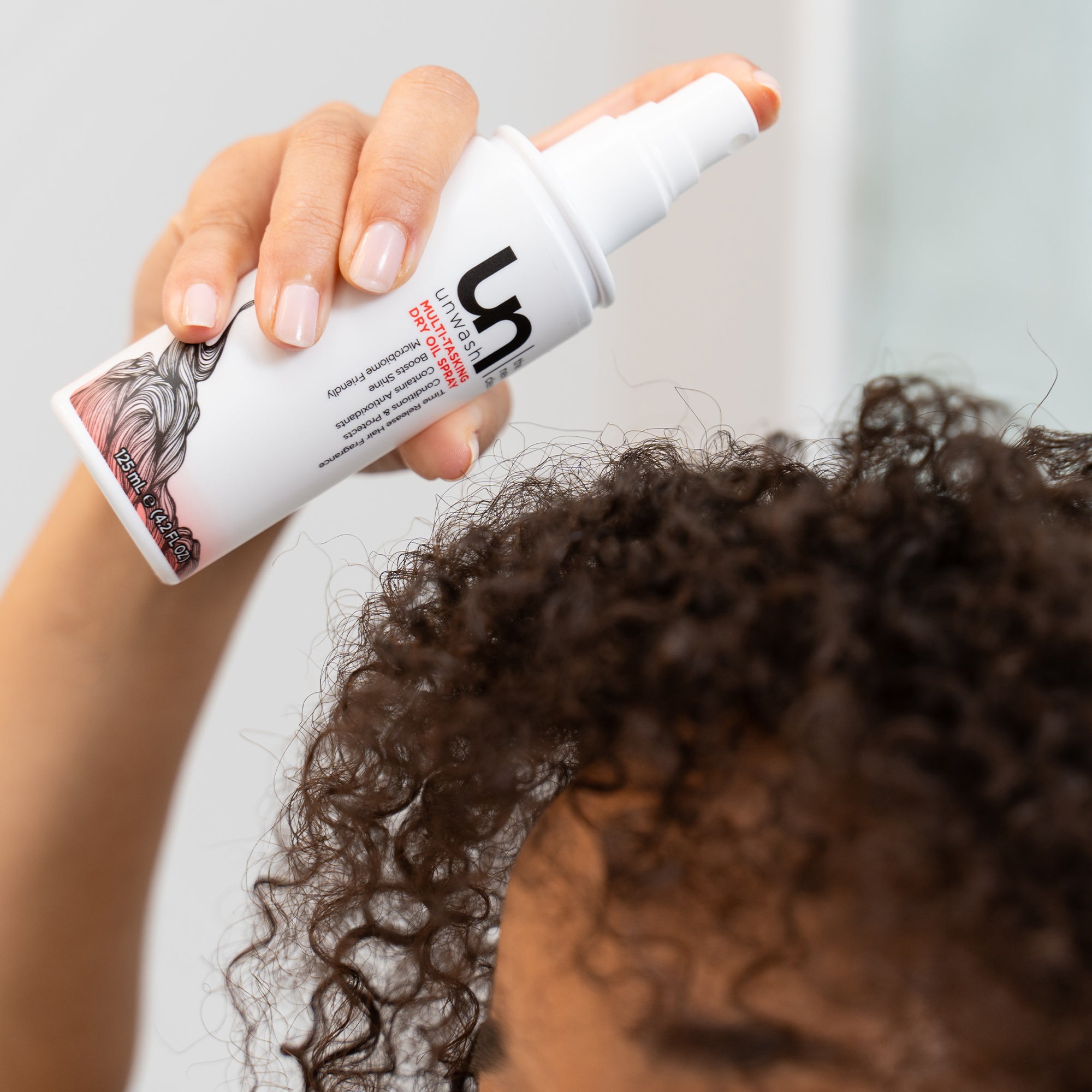 MULTI-TASKING DRY OIL SPRAY